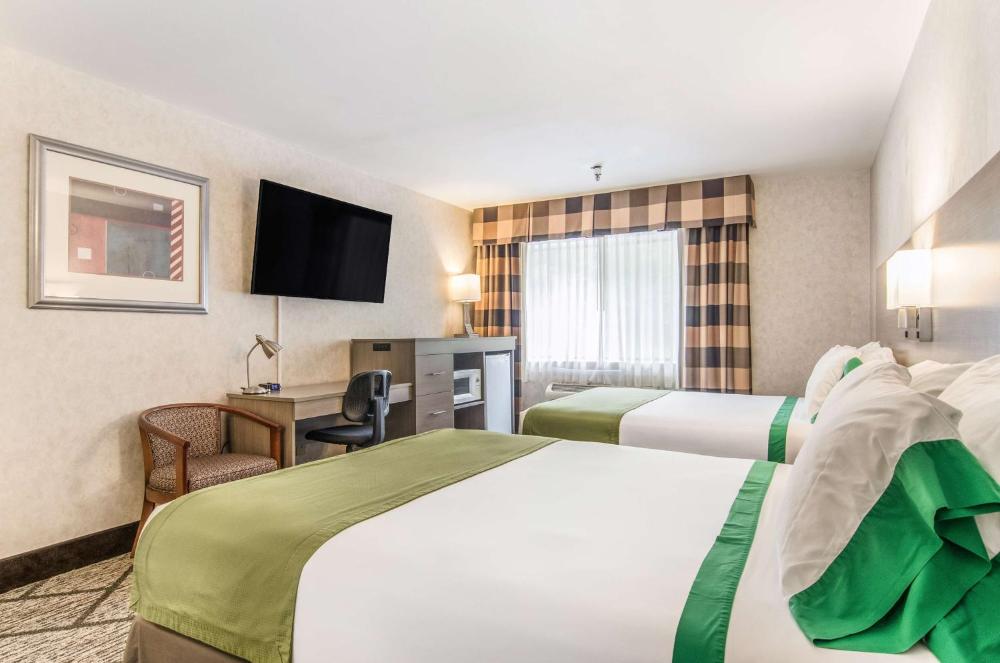 Queen Room with Two Queen Beds interior